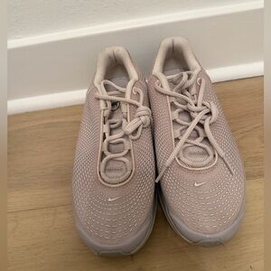 Nike Women's Light Beige Sneakers